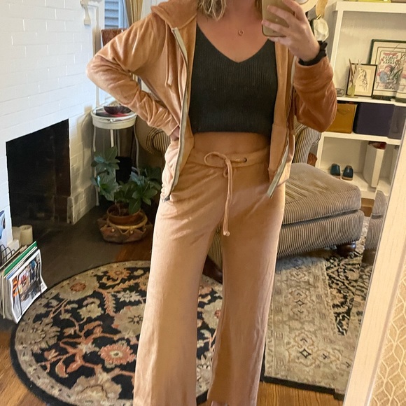 Velour Tracksuit - Picture 3 of 3